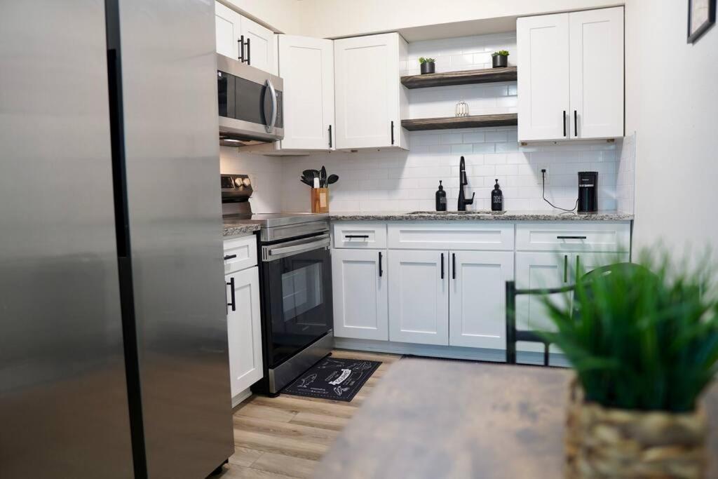 Jay's Cozy Arts Apartment